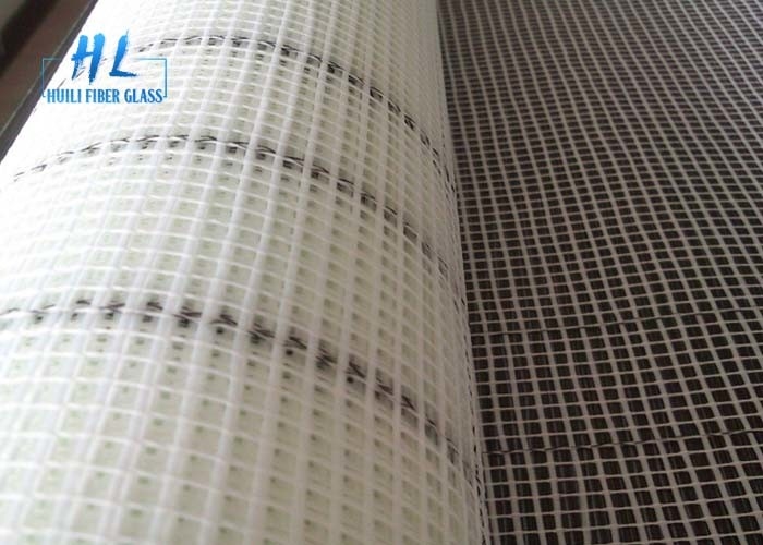 C شبكة من الألياف الزجاجية الزجاجية مع قوة الشد 300N-800N للجدار الشبكة المربعة ذات الطلاء الأبيض / الأزرق / الأصفر