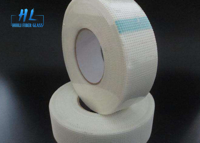 60G 3 * 3MM لاصق الألياف الزجاجية الشريط الأبيض اللون لإصلاح الشقوق الجدار